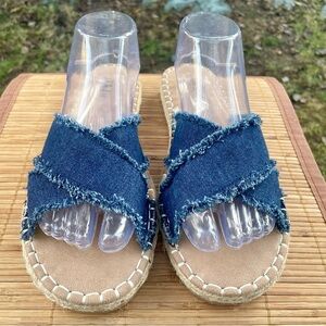 Adorable Frayed Blue Demin Crisscross Strap Flat Espadrille Slide Sandals. 8.5